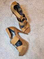 Buffalo High Heels Gr.38 Sandalette Beige Gold Riemchen Plateau Nordrhein-Westfalen - Neuss Vorschau