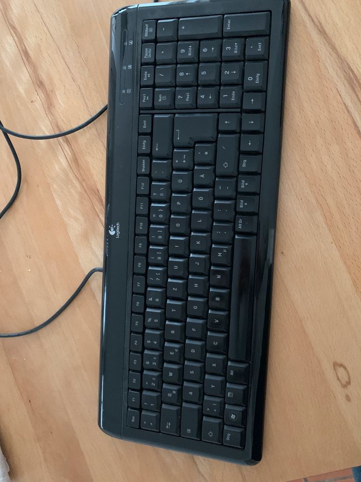 Logitech Ultra-Flat Keyboard Y-BP62a in Neuss