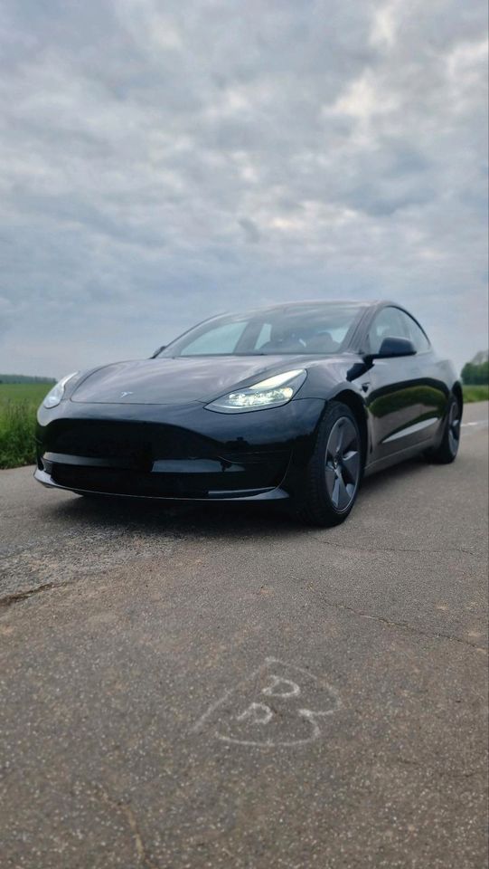 Tesla Model 3 RWD SR+ in Dormagen