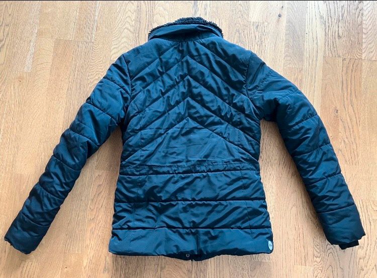 Winterjacke Mädchen, schwarz, s.Oliver, Gr. 176/XL in Seevetal