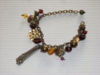 Modeschmuck Armband,braun, Messing, 24 cm, verschiedene Anhänger Bayern - Grafenwöhr Vorschau