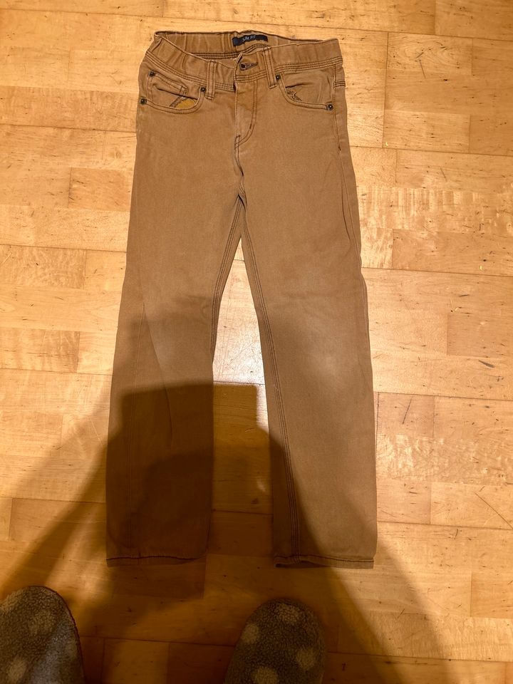 Sandfarbene Jeans Größe 134 H&M in Berlin