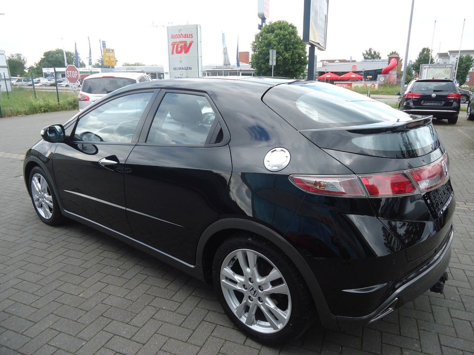 Honda Civic Lim. 5-trg. 1.8 Executive in Güstrow