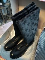 S. Oliver Winterstiefel, schwarz mit Sternen, Gr. 41, neu Nordrhein-Westfalen - Solingen Vorschau