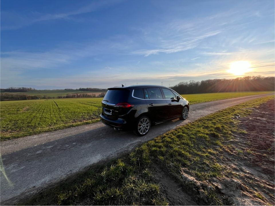 Opel Zafira Tourer BiTurbo OPC-Line voll ausgestattet in Langenburg