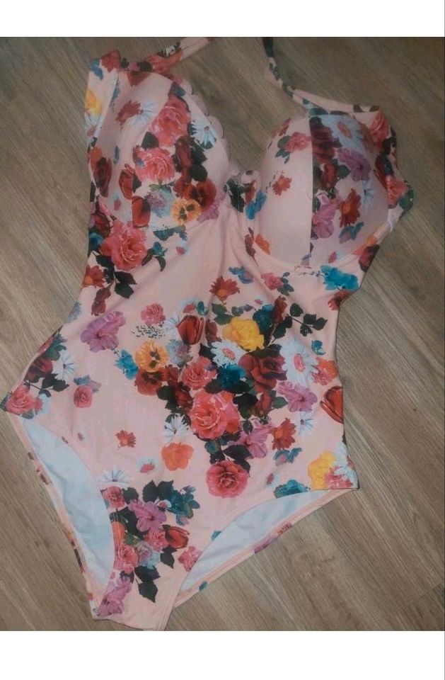 Heine neu Badeanzug 38 D rosa Blumen Floral Bandeau hm in Berlin