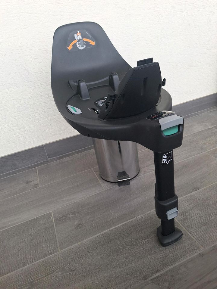 Cybex Babyschale mit drehbarer Base/Station in Erding