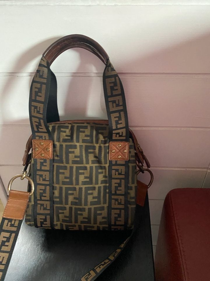 Fendi Zuccha Monogram Tasche Crossover Bag in Meinhard