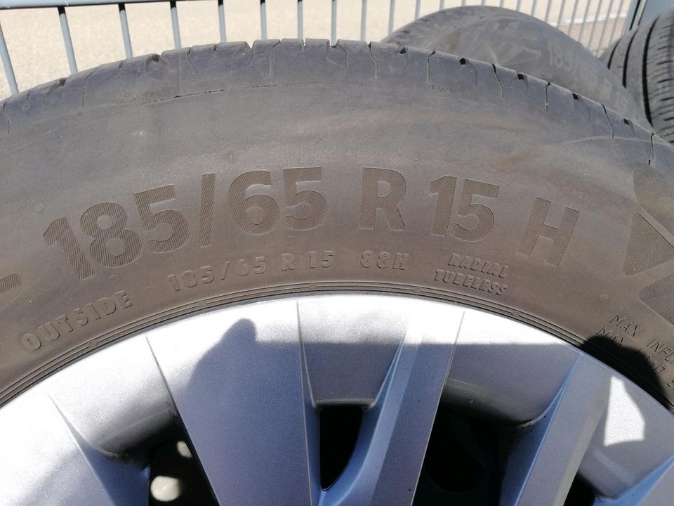 Komplettrad Reifen Felgen 185/65R15 Sommerreifen Toyota Yaris in Kaisheim