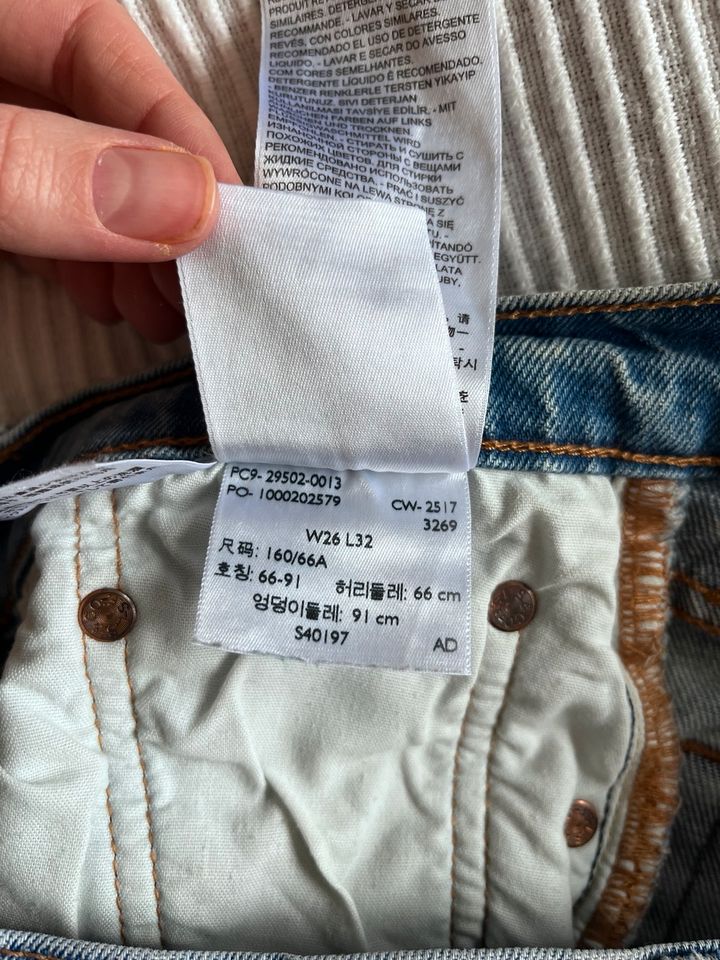 LEVI‘S 501 Skinny Jeans W26 L32 in München