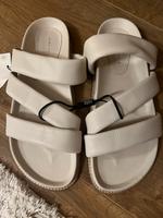 Neu Zara Home Sandalen Leder 39 beige weiß Sommer Hochzeit Hessen - Steinbach Vorschau