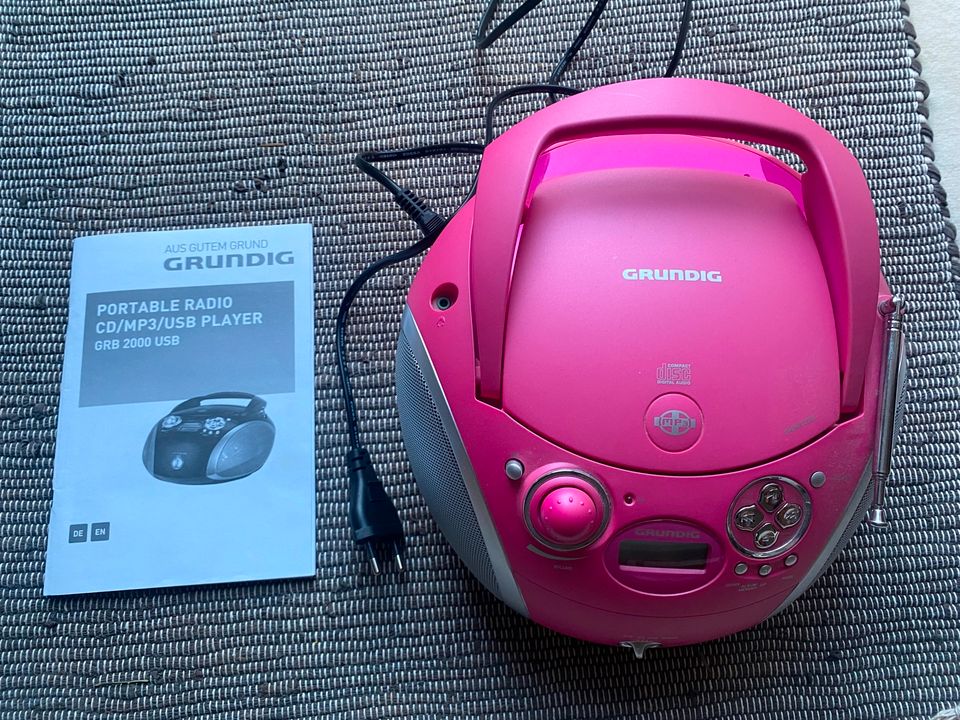 Grundig Portable Radio/CD/MP3/USB Player, pink in Berlin