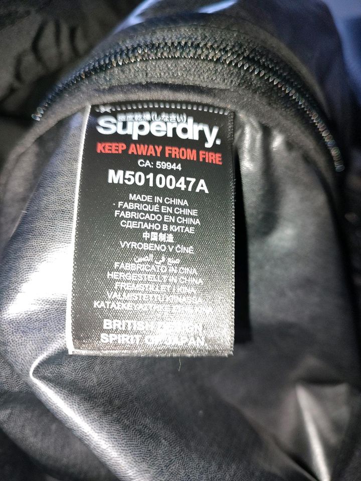 Superdry JPN Regenjacke XXXL / neu in Wiesbaden