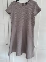 Heine Damen Kleid beige mit weißen Punkten Gr. 42 NEU! Sachsen - Pegau Vorschau