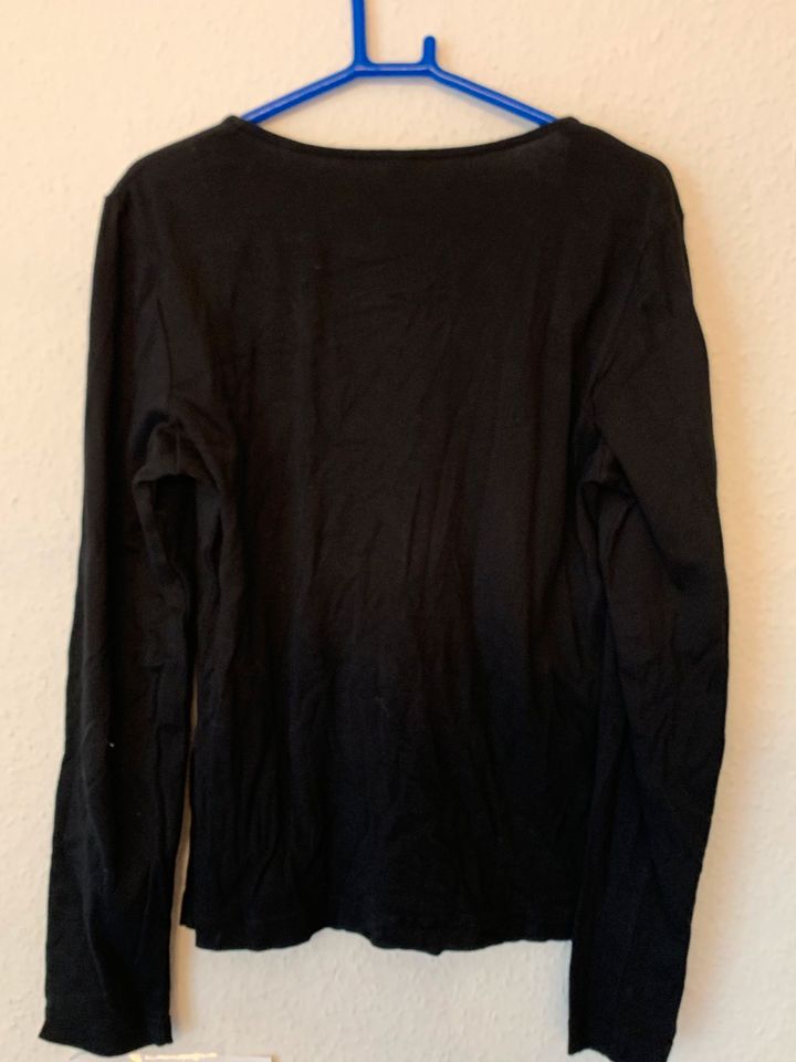 Pullover schwarz mit größerem V-Ausschnitt mit Pailletten von Esp in Haan