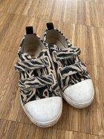 Halbschuhe Klettverschluss Turnschuhe Sneaker H&M Gr. 30 Zebra Bayern - Aschaffenburg Vorschau