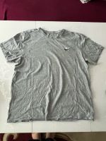 NIKE T-SHIRT. GR. L Farbe: GRAU siehe BESCHREIBUNG und BILDER ! Leipzig - Wiederitzsch Vorschau