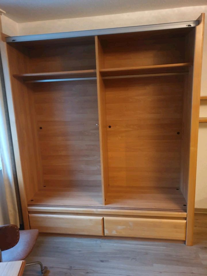 Kleiderschrank Schlafzimmerschrank in Aßlar