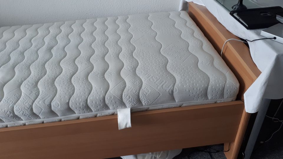 Seniorenbett mit Massagematratze per Fernbedienung TOP in Hohendodeleben