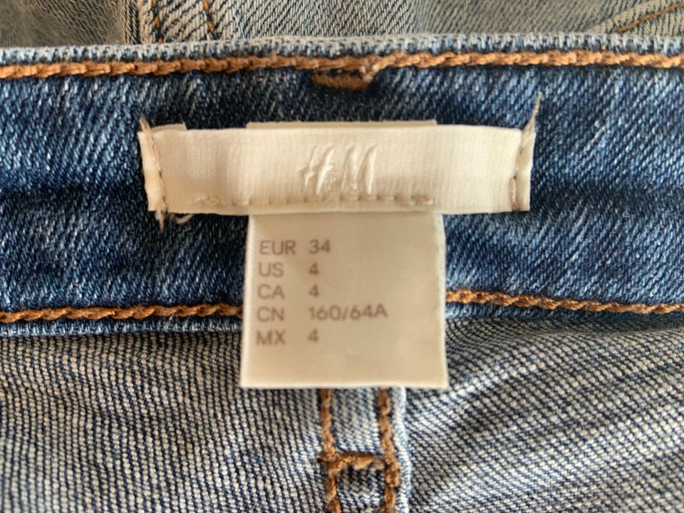 Cooles It-Piece: Destroyed Jeans in Größe 34 von H&M  NP € 49,99 in Horb am Neckar