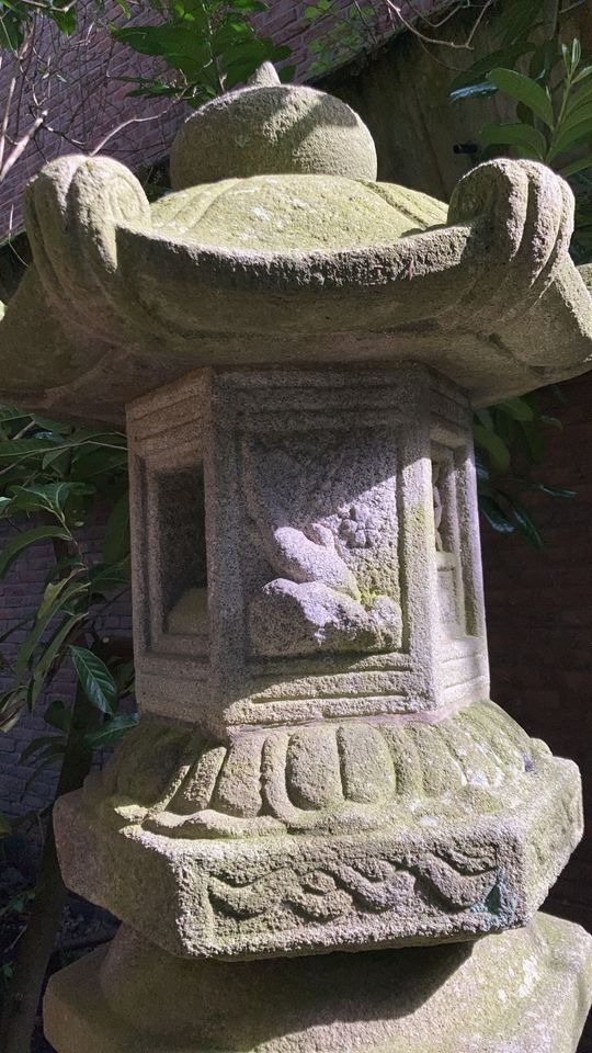 Große echte Japanische Steinlaterne aus Granit Gartendeko in Aachen