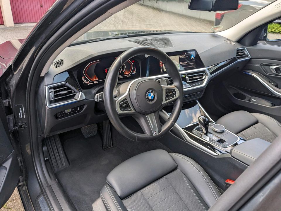 BMW 318i 2022 Sportline mit Schaltwippen und 8-fach bereift in Köln