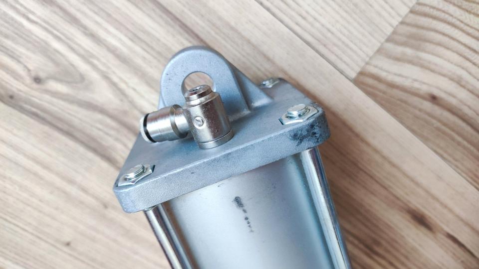 Spannzylinder Pneumatikzylinder Reifenmontiermaschine Corghi in Castrop-Rauxel