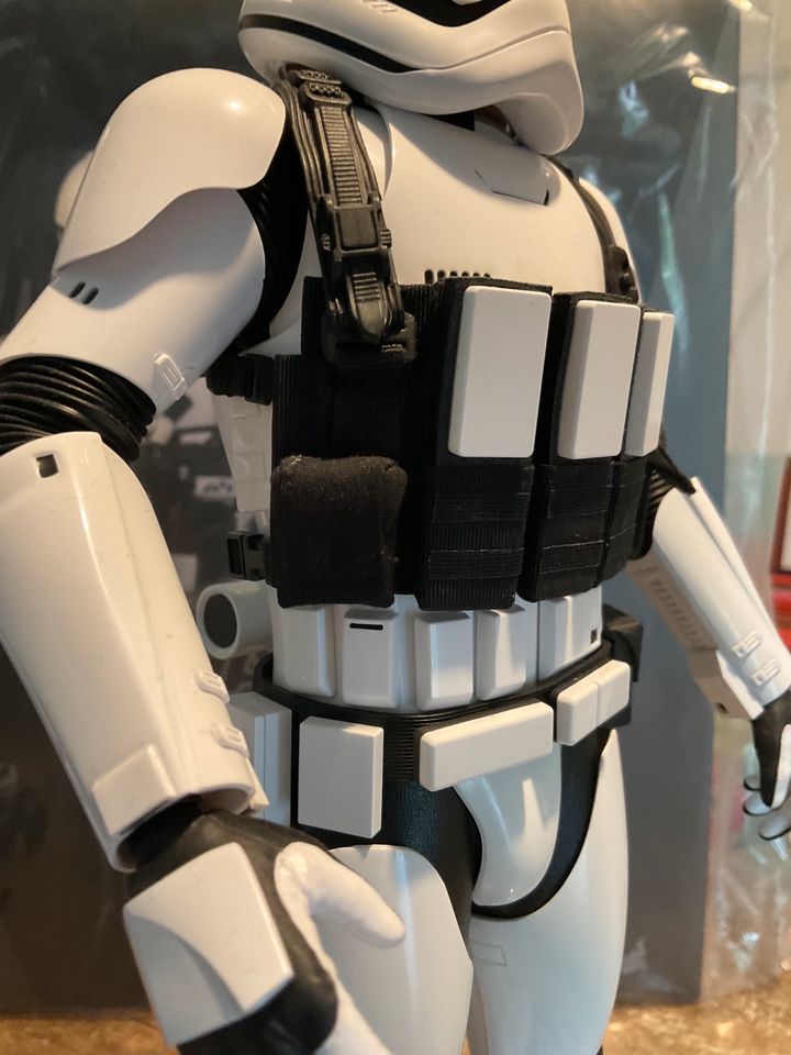 Hot Toys Star Wars First Order Stormtroppers Heavy Gunner Set in Schmallenberg