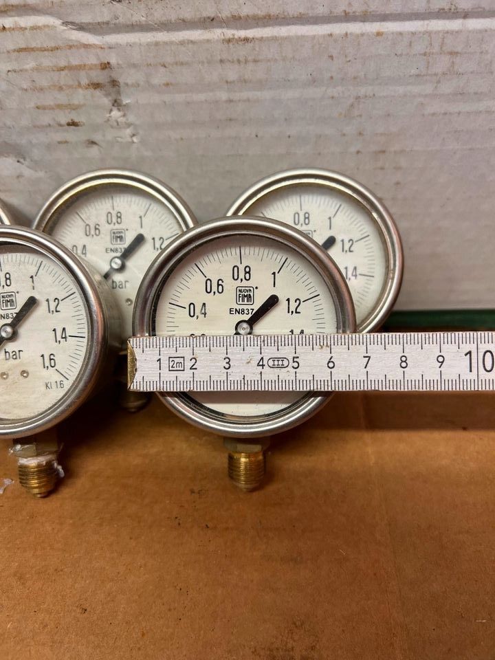 Manometer NG63 Rohrfedermanometer 0.0 - 1.6 bar, Anschluss G1/4" in Langewiesen