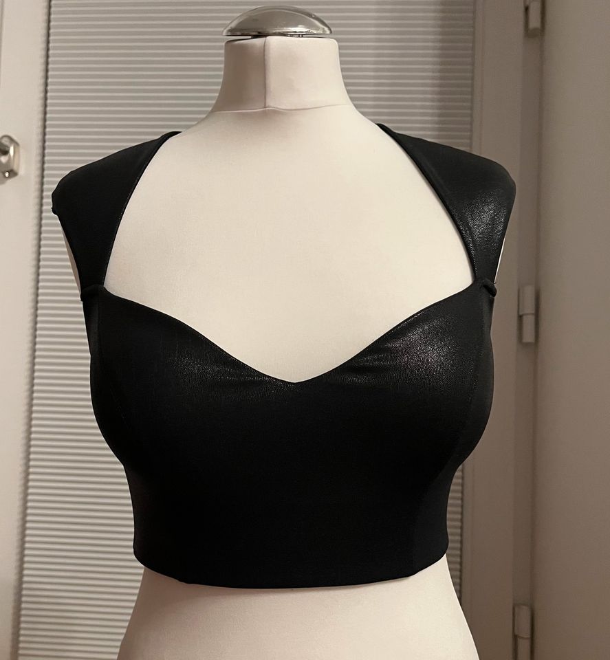 WISKII: Elegantes Kunstleder Fitness BH-Top Gr. M, neu in Köln