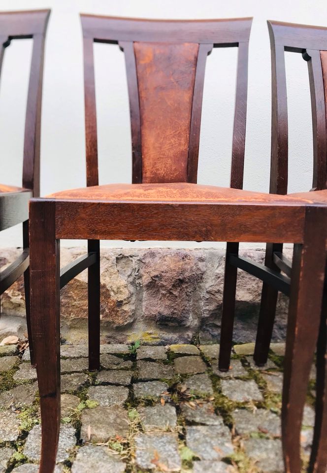 Vier Stühle, 4 x Stuhl Echtholz/Leder-Polster, antik ZUSTAND TOP in Augustusburg