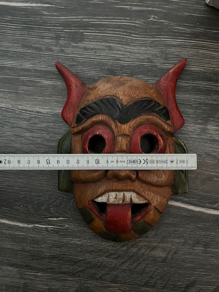 Maske aus Holz | Wanddeko in Hamburg