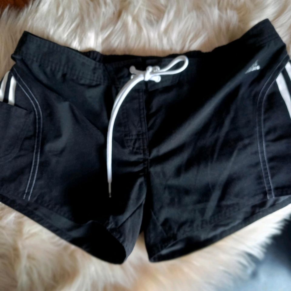 Da. Shorts von Adidas Gr 36 schwarz in Ochtrup