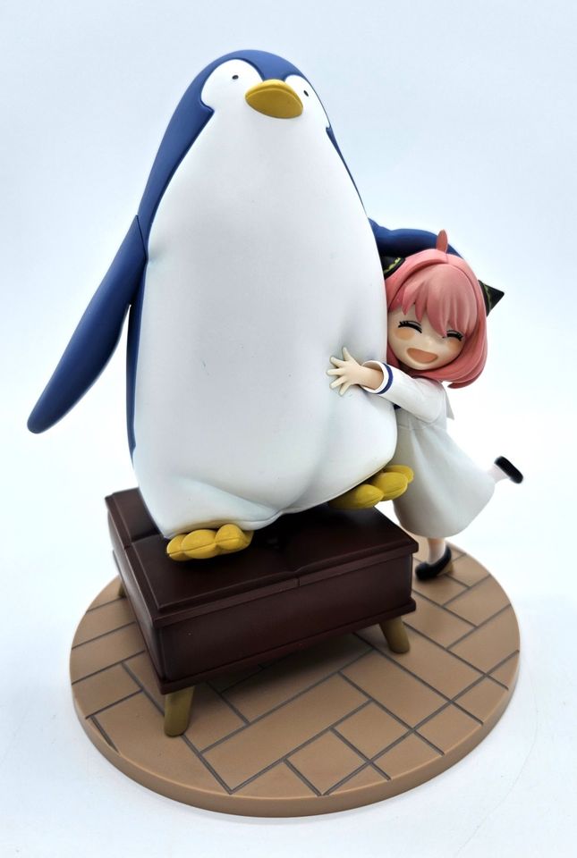 Spy x Family Exceed Creative Anya Forger with Penguin Anime Figur in Magdeburg