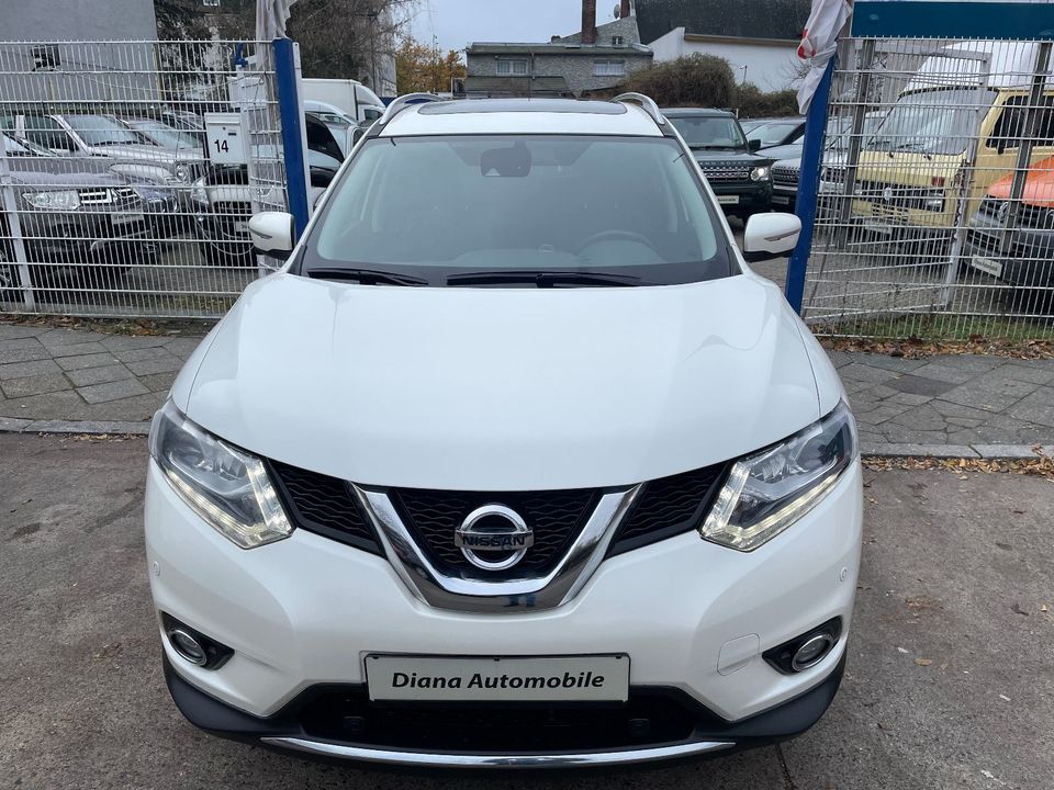 Nissan X-Trail.1.6 dCi .Auto.7 Sitzer SPUR/PANO/360.... in Berlin