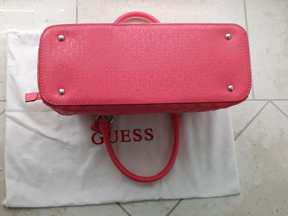 GUESS Handtasche *Top Zustand* in Freiburg im Breisgau