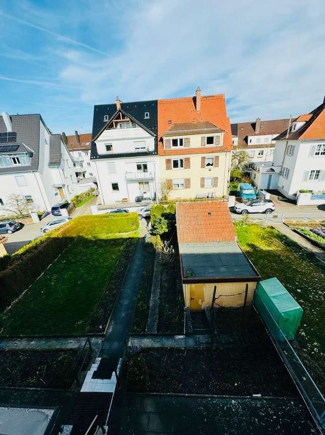 Zum Verkauf steht eine geräumige und gut gepflegte Doppelhaushälfte im beliebten Ulmer Stadtteil in Ulm