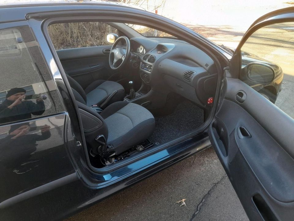 Peugeot 206 88ps 1.4 TÜV 08.24 in Ansbach
