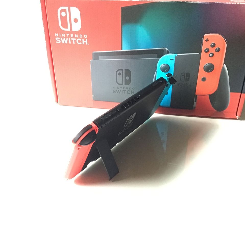 Nintendo Switch Konsole mit Joy-Con - Neon-Rot/Neon-Blau + 64GB in Marl