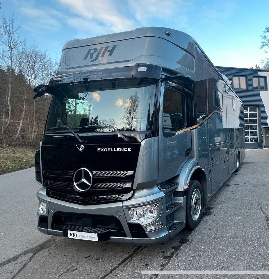 Mercedes-Benz RJH Excellence Actros in Wildberg