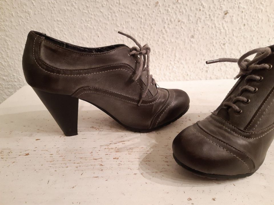 Stiefeletten Schnürschuhe Boots Vintage Heels Grau 39 in Lippstadt