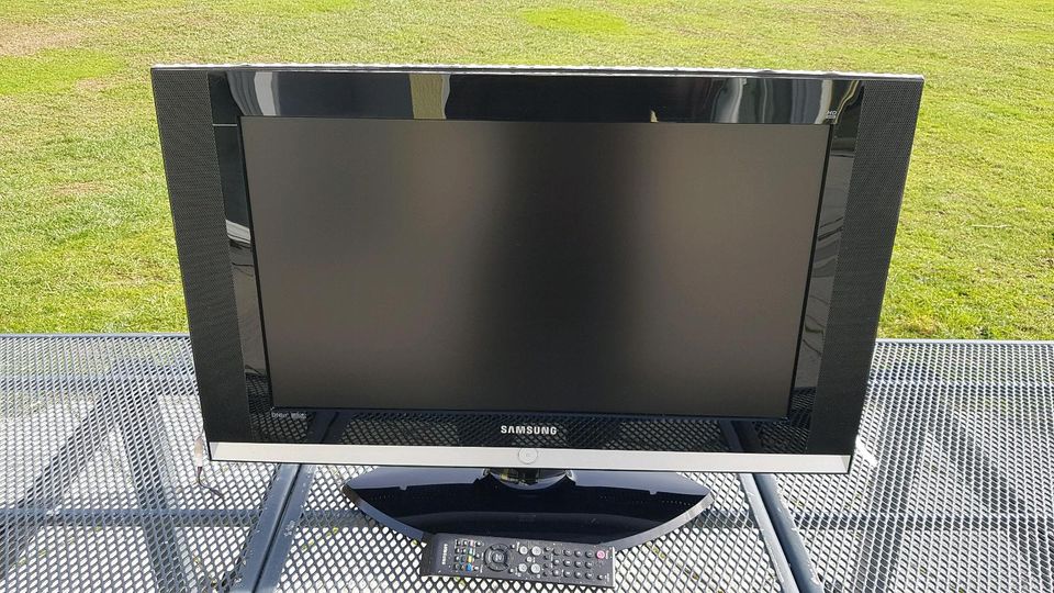 Samsung 27 Zoll LCD TV LE27S71B für Schlafzimmer Kinderzimmer in Moosbach b. Vohenstrauß