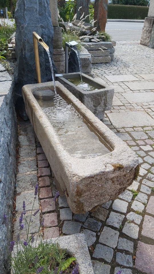 Granitbrunnen02f/Steintrog/Alt/Granittrog/Antik/Umlauf/Wasser in Ergolding