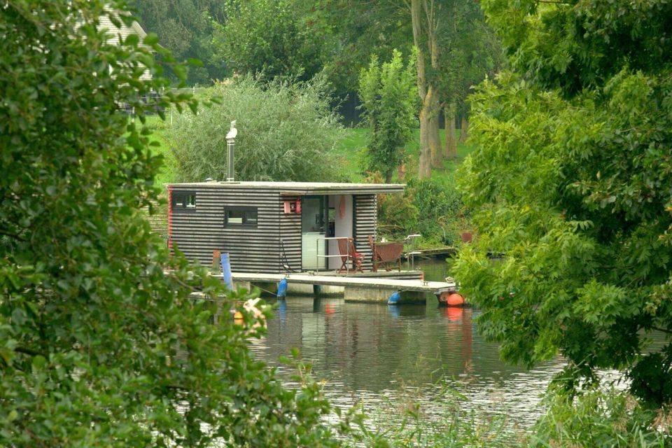 Urlaub auf dem Hausboot im **Hausboot-Resort Nordseeküste!** in Wilhelmshaven