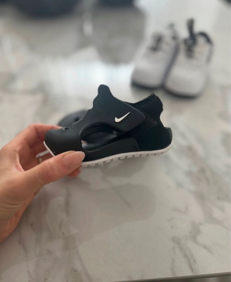 Nike Baby Schuhe und Sandale 3 Modelle ZUSAMMEN 35€/18.5 / 19.5 in Halle