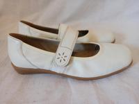 CAPRICE Schuhe echt Leder Gr. 4 NEU Nordrhein-Westfalen - Coesfeld Vorschau