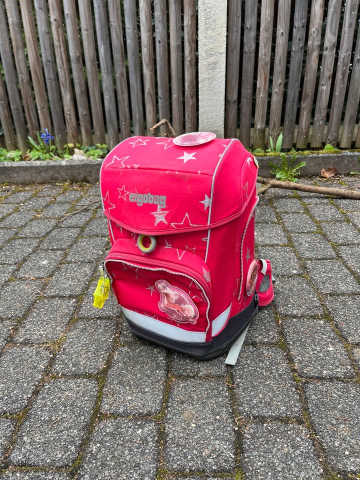 Schulranzen ergobag mit Zubehör in München