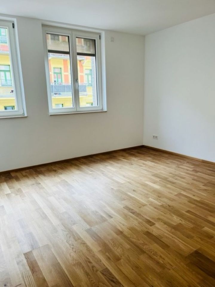 NEUBAU, tolle vier-Raum-Wohnung mit 2 Balkonen und Einbauküche in Leipzig