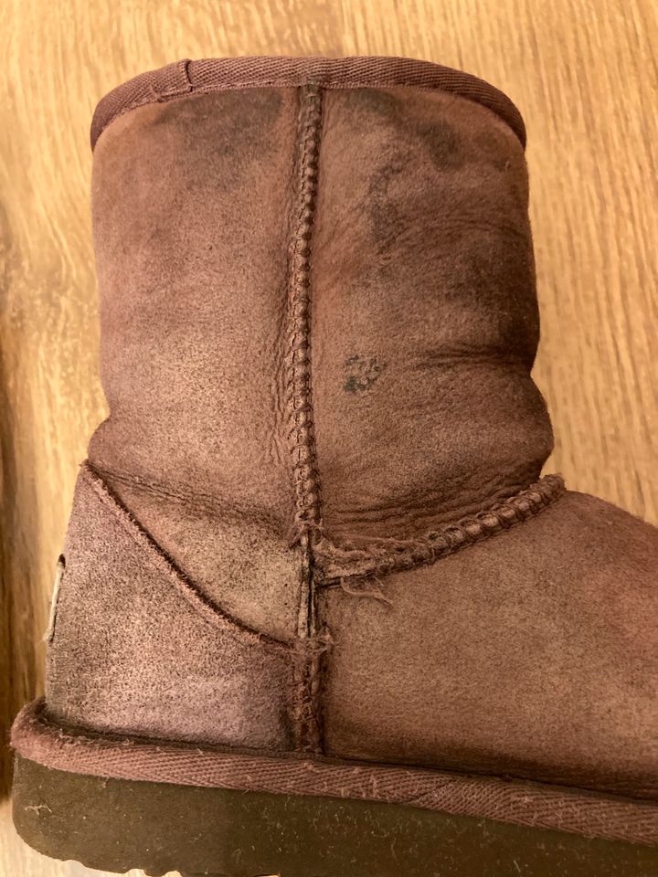 UGG Stiefel Winterstiefel 31 32 Stiefeletten Fell UGGs in Berlin