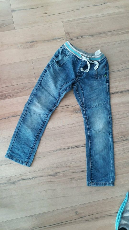 2 x Kaputzensweatshirt und 1 x Jeans Gr. 116 in Benningen